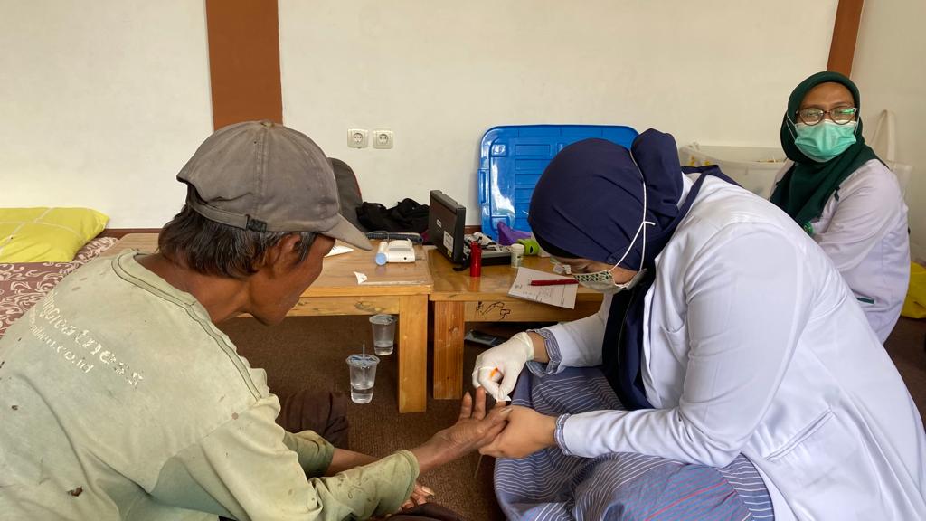Pemeriksaan Kesehatan di Desa Tegal Waru Kecamatan Ciampea, Bogor